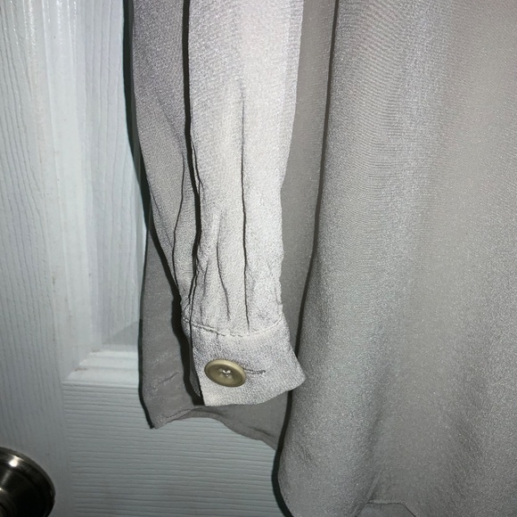 CAbi Dove Grey Silk Popover half button Blouse Sz XL Style# 3424 button cuffs - Picture 2 of 8